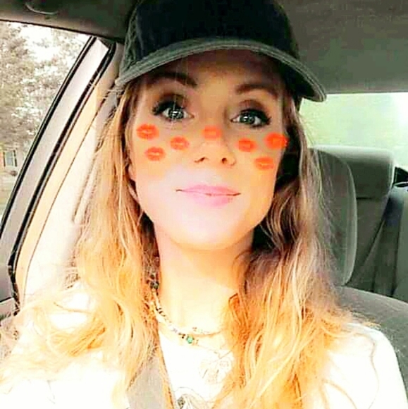 Meet your Posher, Cherry - Picture 4 of 7